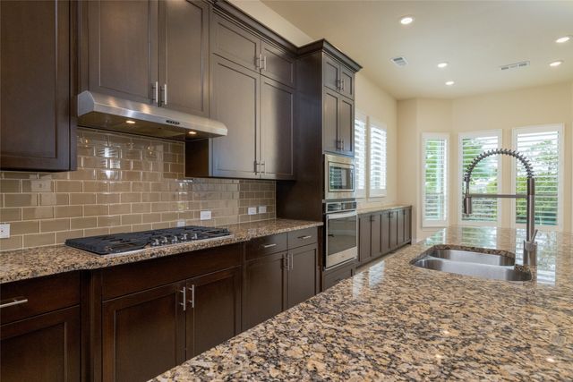 11701 Slumber Falls Drive, Flower Mound, TX 76226