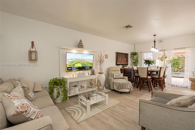 14738 SW 9th Ln, Miami, FL 33194