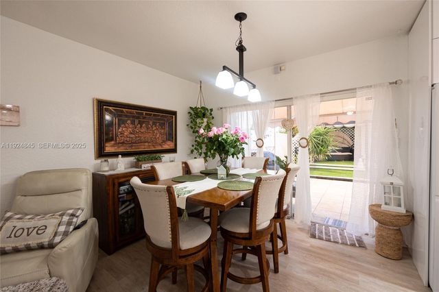 14738 SW 9th Ln, Miami, FL 33194