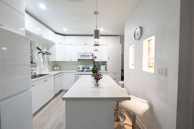 14738 SW 9th Ln, Miami, FL 33194