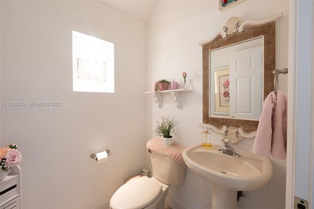 14738 SW 9th Ln, Miami, FL 33194