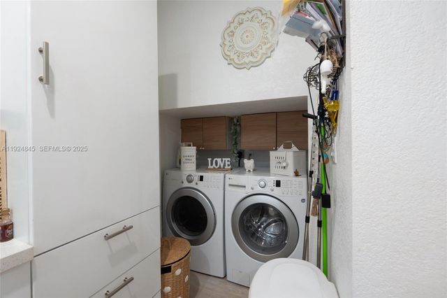 14738 SW 9th Ln, Miami, FL 33194