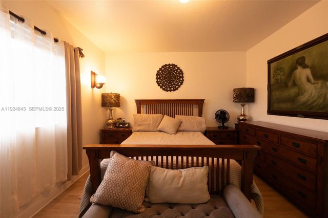 14738 SW 9th Ln, Miami, FL 33194