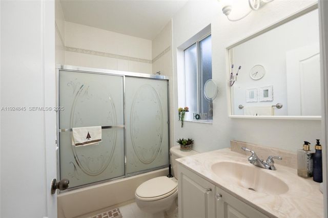 14738 SW 9th Ln, Miami, FL 33194