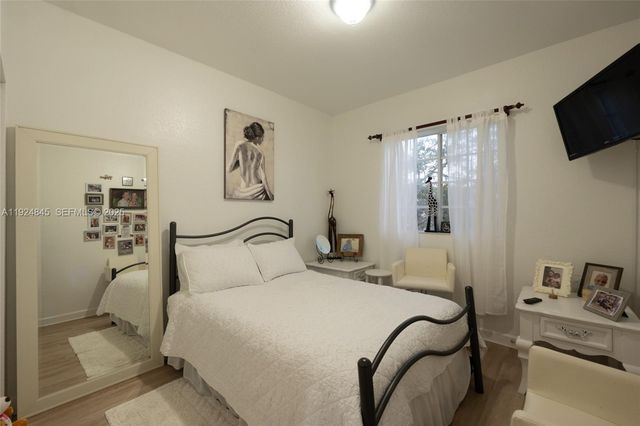 14738 SW 9th Ln, Miami, FL 33194