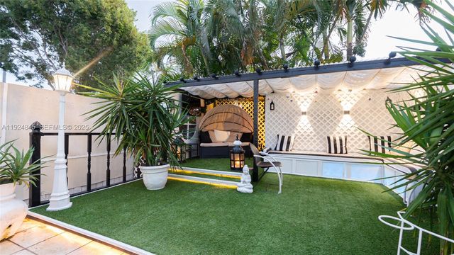 14738 SW 9th Ln, Miami, FL 33194