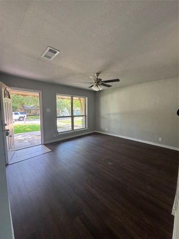 2817 Sequoia Lane, Arlington, TX 76010