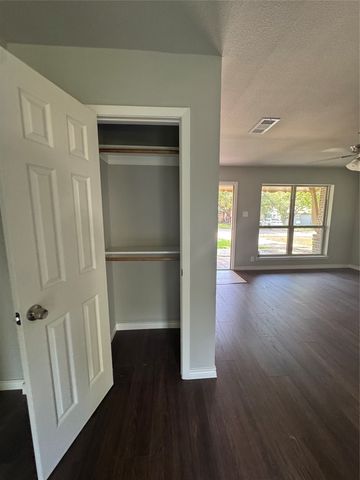 2817 Sequoia Lane, Arlington, TX 76010