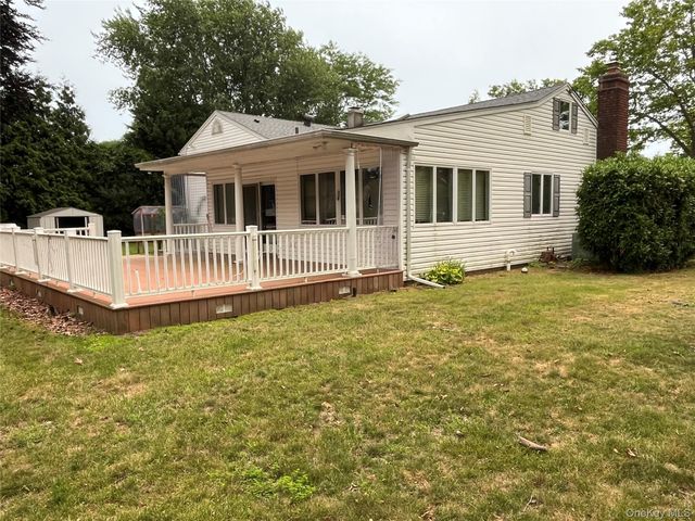201 Wampum Lane, West Islip, NY 11795