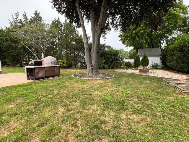 201 Wampum Lane, West Islip, NY 11795