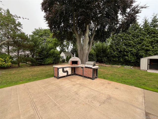 201 Wampum Lane, West Islip, NY 11795
