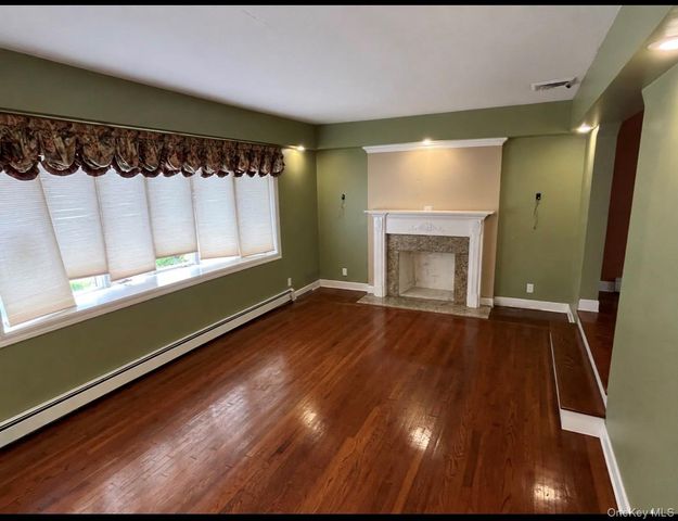 201 Wampum Lane, West Islip, NY 11795