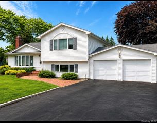 201 Wampum Lane, West Islip, NY 11795