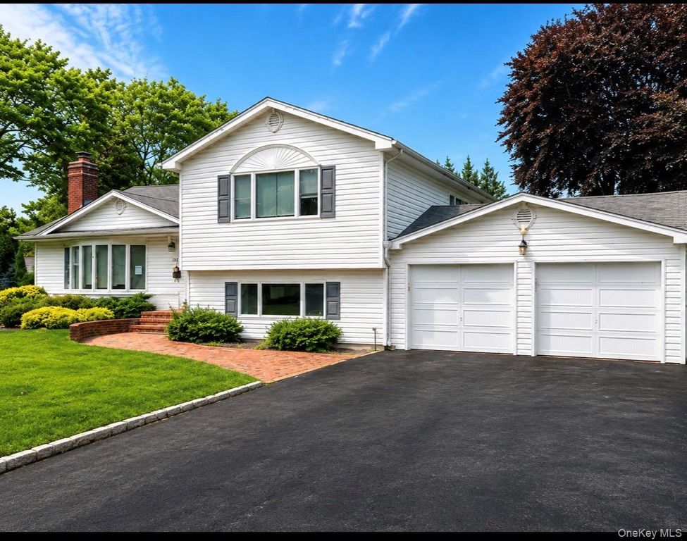 201 Wampum Lane, West Islip, NY 11795