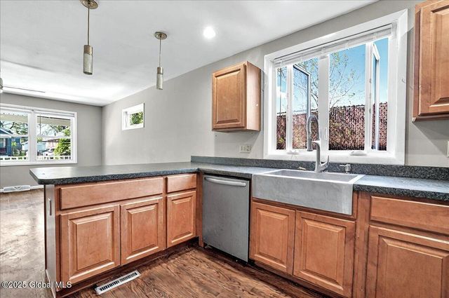 1726 Greenpoint Avenue, Rotterdam, NY 12303