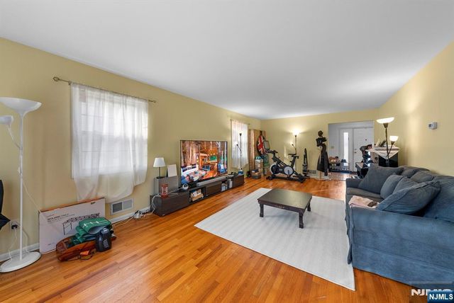 32 Davenport Avenue, Tenafly, NJ 07670