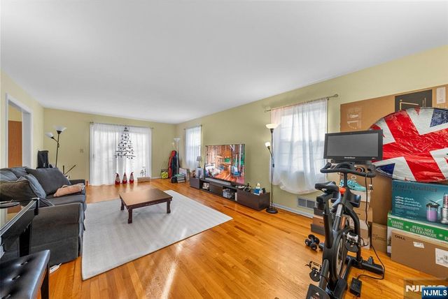 32 Davenport Avenue, Tenafly, NJ 07670