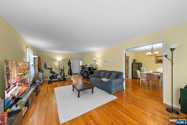 32 Davenport Avenue, Tenafly, NJ 07670