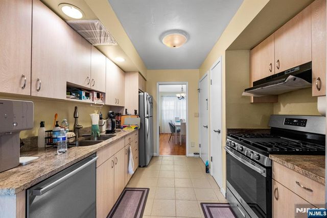 32 Davenport Avenue, Tenafly, NJ 07670