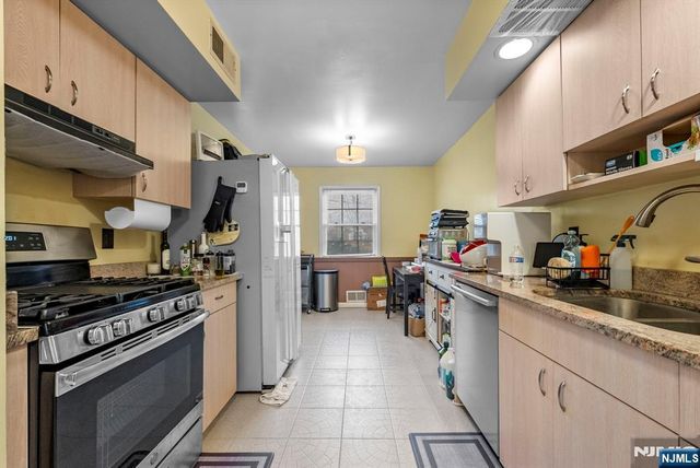 32 Davenport Avenue, Tenafly, NJ 07670