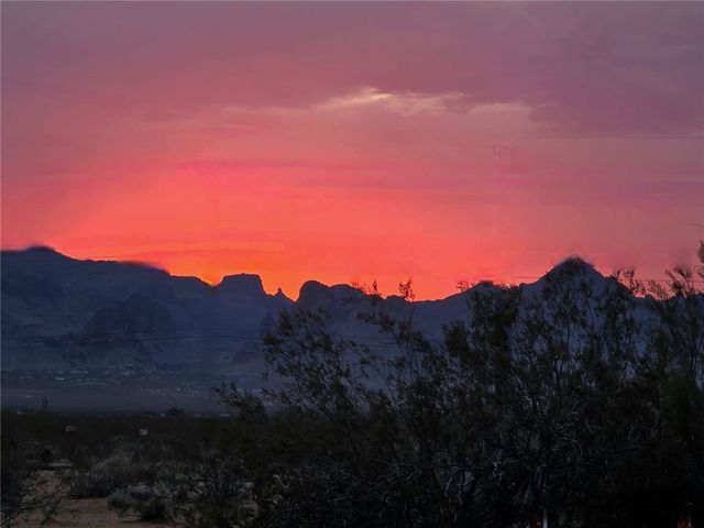 1460 S Egar, Golden Valley, AZ 86413