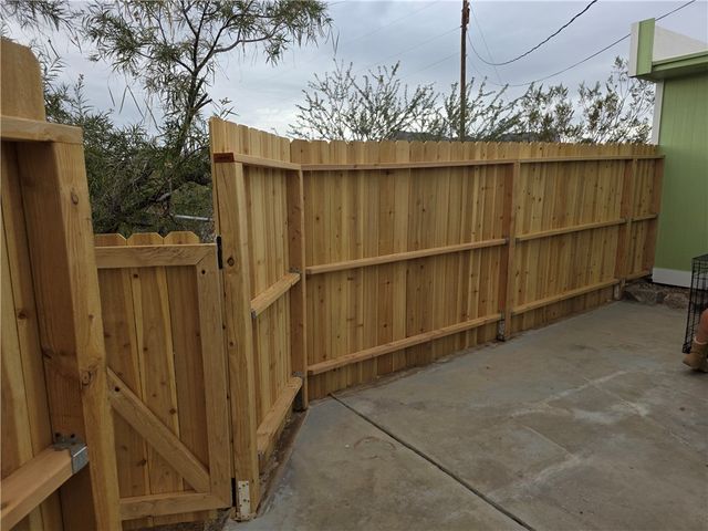 1460 S Egar, Golden Valley, AZ 86413