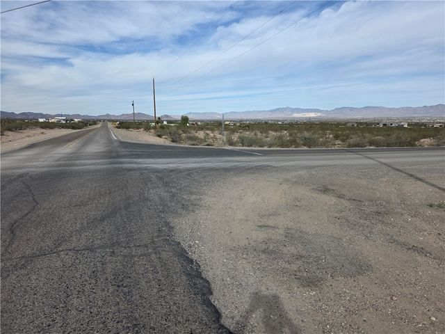 1460 S Egar, Golden Valley, AZ 86413