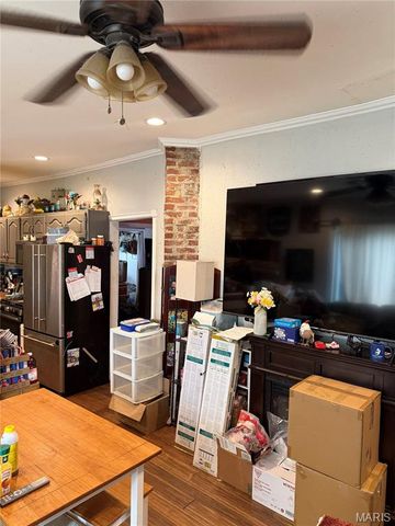 61 E Lorena Avenue, Wood River, IL 62095