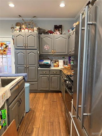 61 E Lorena Avenue, Wood River, IL 62095
