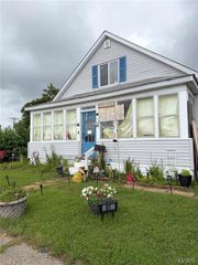 61 E Lorena Avenue, Wood River, IL 62095