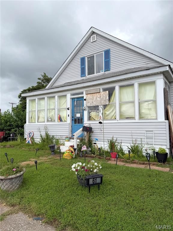 61 E Lorena Avenue, Wood River, IL 62095