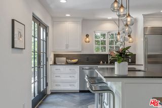 560 S Bronson Avenue, Los Angeles, CA 90020