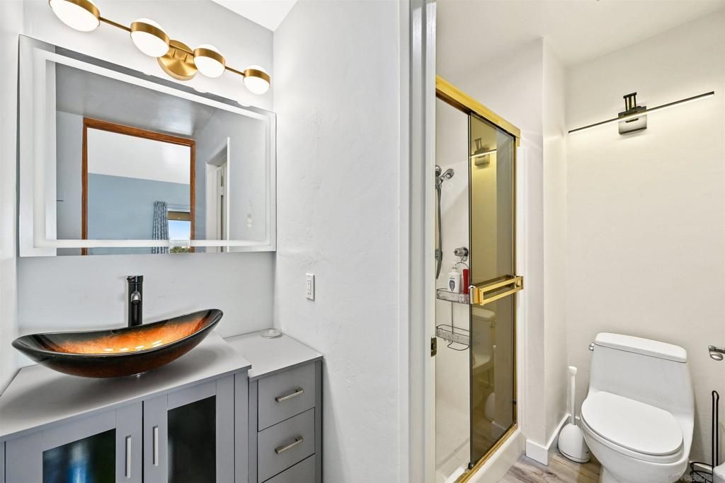 Image 11 of property listing at 1855 Diamond St 5-327, San Diego, CA 92109