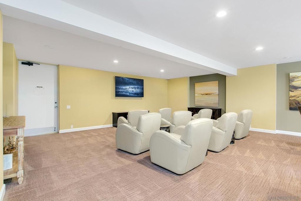 Image 19 of property listing at 1855 Diamond St 5-327, San Diego, CA 92109