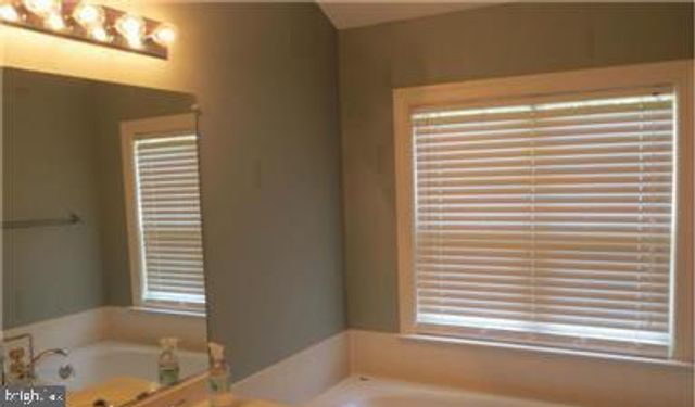 8213 GLADE BANK DR, Manassas, VA 20111