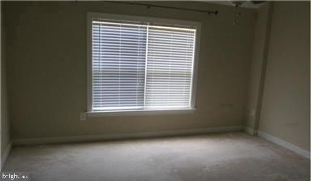8213 GLADE BANK DR, Manassas, VA 20111