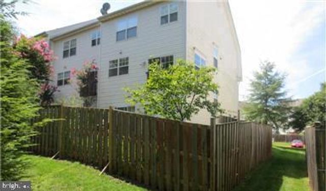8213 GLADE BANK DR, Manassas, VA 20111