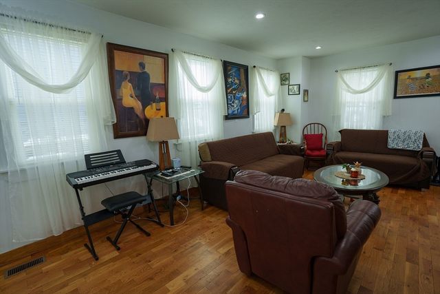 80 Collins St., Lynn, MA 01902