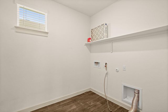 227 Lavaca River LN, Hutto, TX 78634