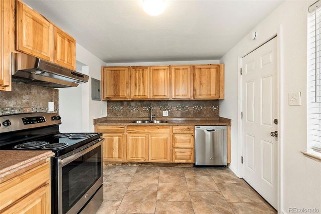 7120 W 16th Place, Lakewood, CO 80214