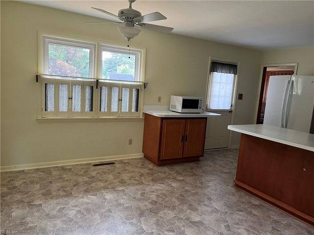 2305 Inlynnview RD, Virginia Beach, VA 23454
