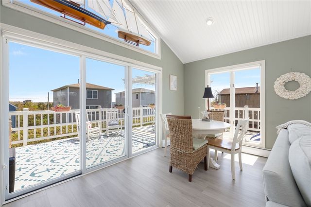 84 Dundas Avenue, Warwick, RI 02888