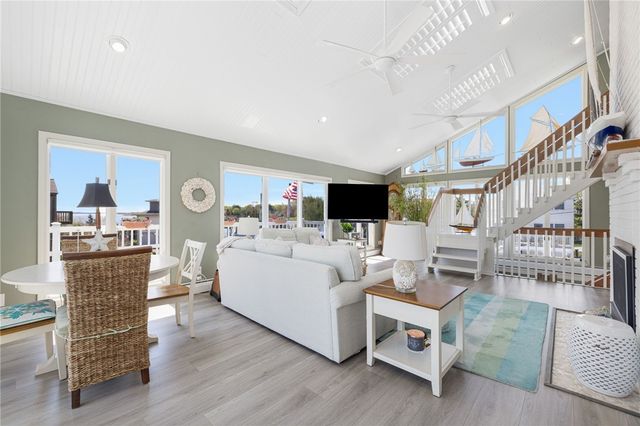 84 Dundas Avenue, Warwick, RI 02888