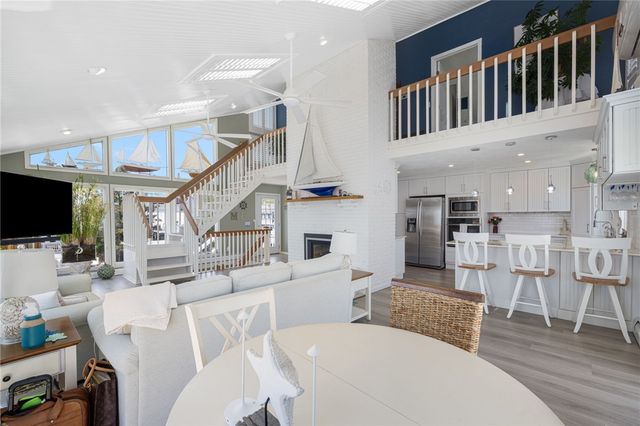 84 Dundas Avenue, Warwick, RI 02888