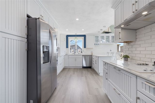 84 Dundas Avenue, Warwick, RI 02888