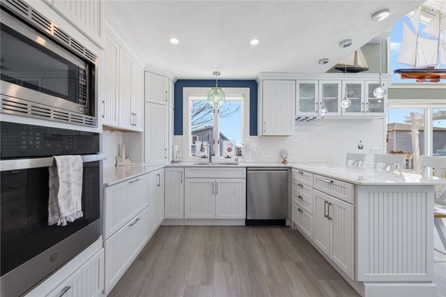 84 Dundas Avenue, Warwick, RI 02888