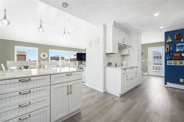 84 Dundas Avenue, Warwick, RI 02888