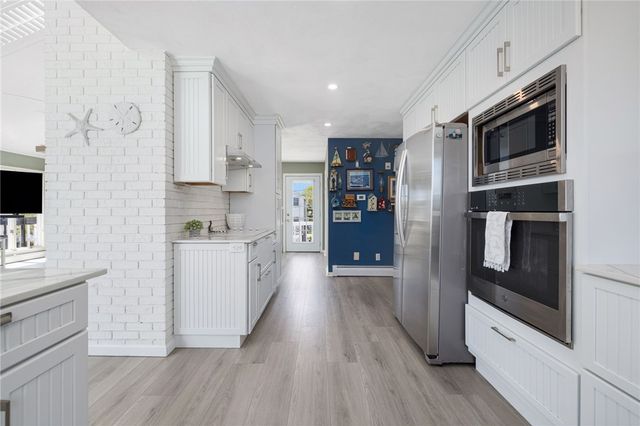 84 Dundas Avenue, Warwick, RI 02888