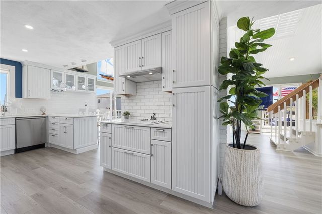84 Dundas Avenue, Warwick, RI 02888
