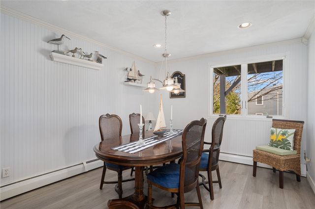 84 Dundas Avenue, Warwick, RI 02888